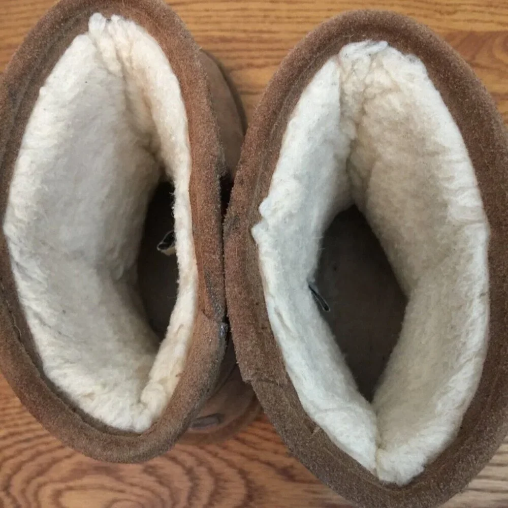 BEARPAW EVA NEVERWET BROWN SUEDE SHEEPSKIN ANKLE BOOTS S410Y YOUTH SIZE 4